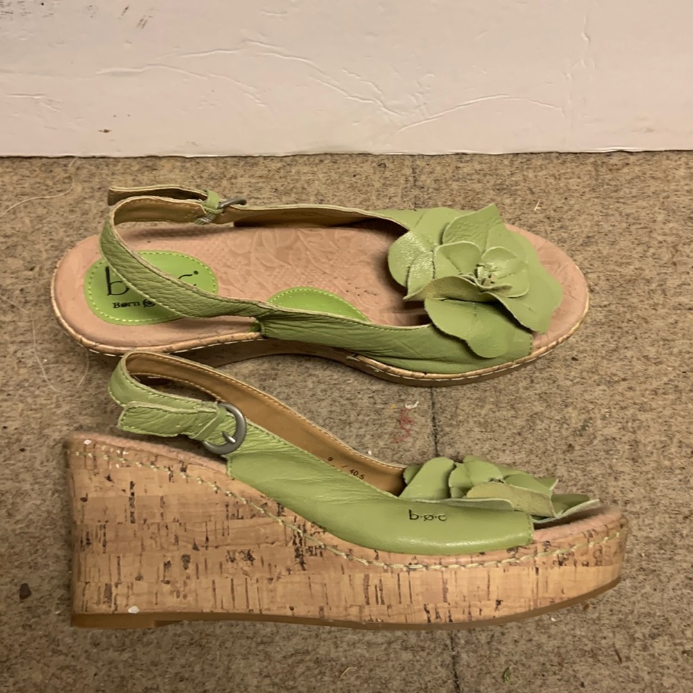 - Born Concept BOC Wedge Heel Open Toe Shoes Size 9